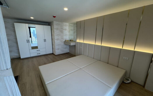 คอนโด Life Rama 4 – Asoke Duplex 2 ห้องนอน High Floor ใจกลางอโศก! วิวเมืองสวย ใกล้ MRT