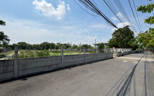 ที่ดินติดถนน เข้า-ออกสะดวก ใกล้ MRT บางแค เหมาะทั้งลงทุนและดำเนินธุรกิจระยะยาว